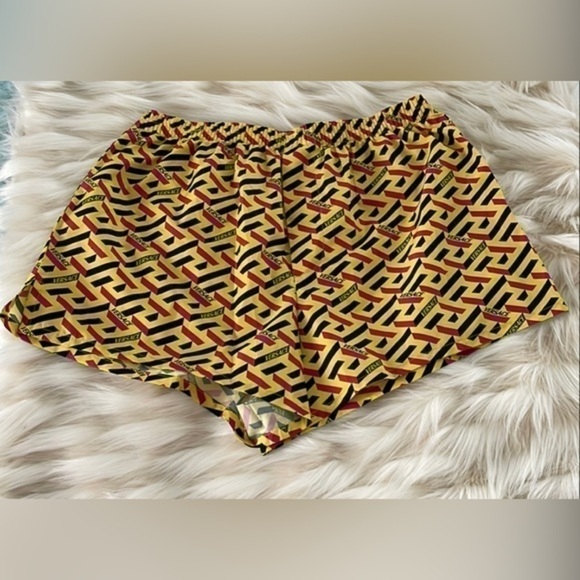 VERSACE NEW Shorts authentic 100% - Picture 2 of 8